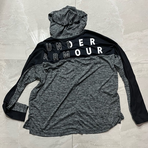 Under Armour Tops - Under Armour hooded athletic top